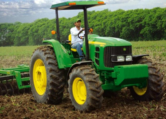 John Deere 6110D submited images.