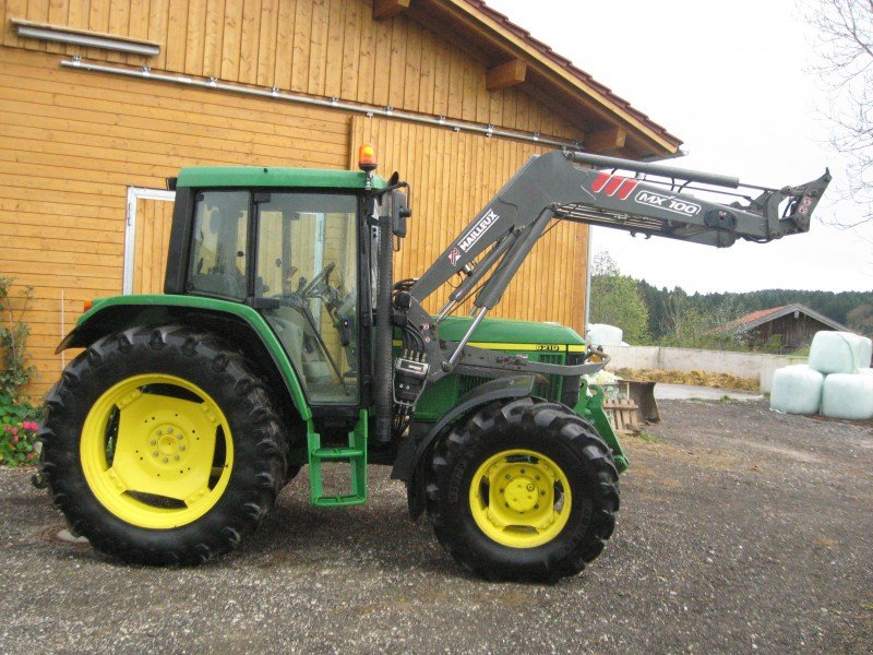 John Deere 6210 Premium Tractor - technikboerse.com