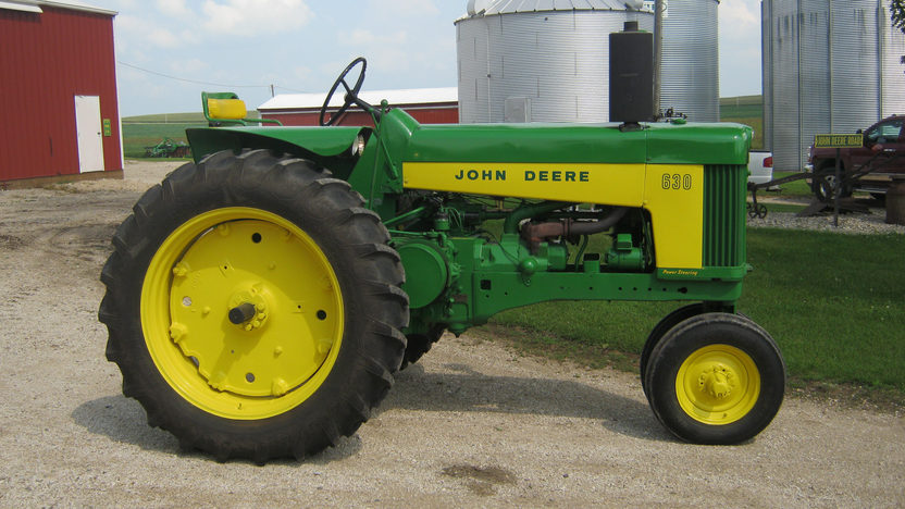 John Deere 630 presented as lot S72 at Davenport, IA 2014 - image1