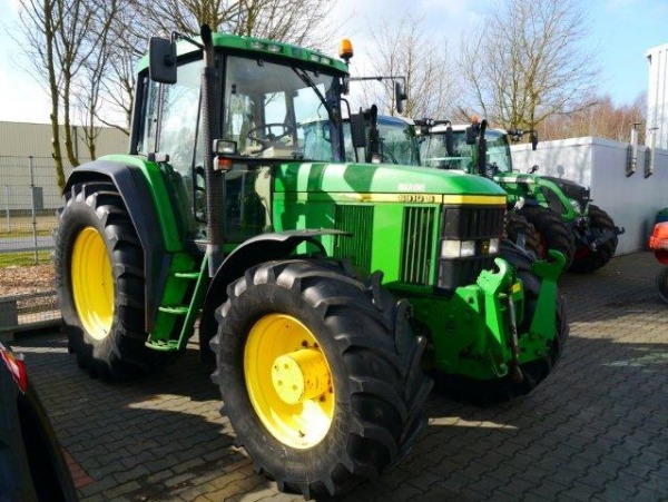 John Deere 6910S - Tractors, Year of manufacture: 2001 - Mascus UK
