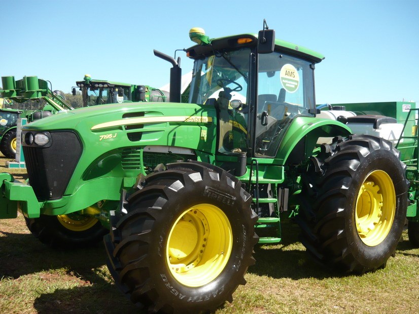 John Deere presentó nuevas versiones de tractores de la Serie 7J ...