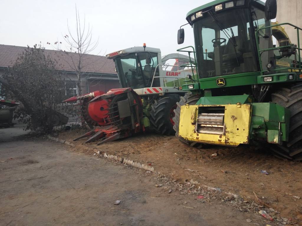 Used John Deere 7400 self-propelled foragers Year: 2010 for sale ...