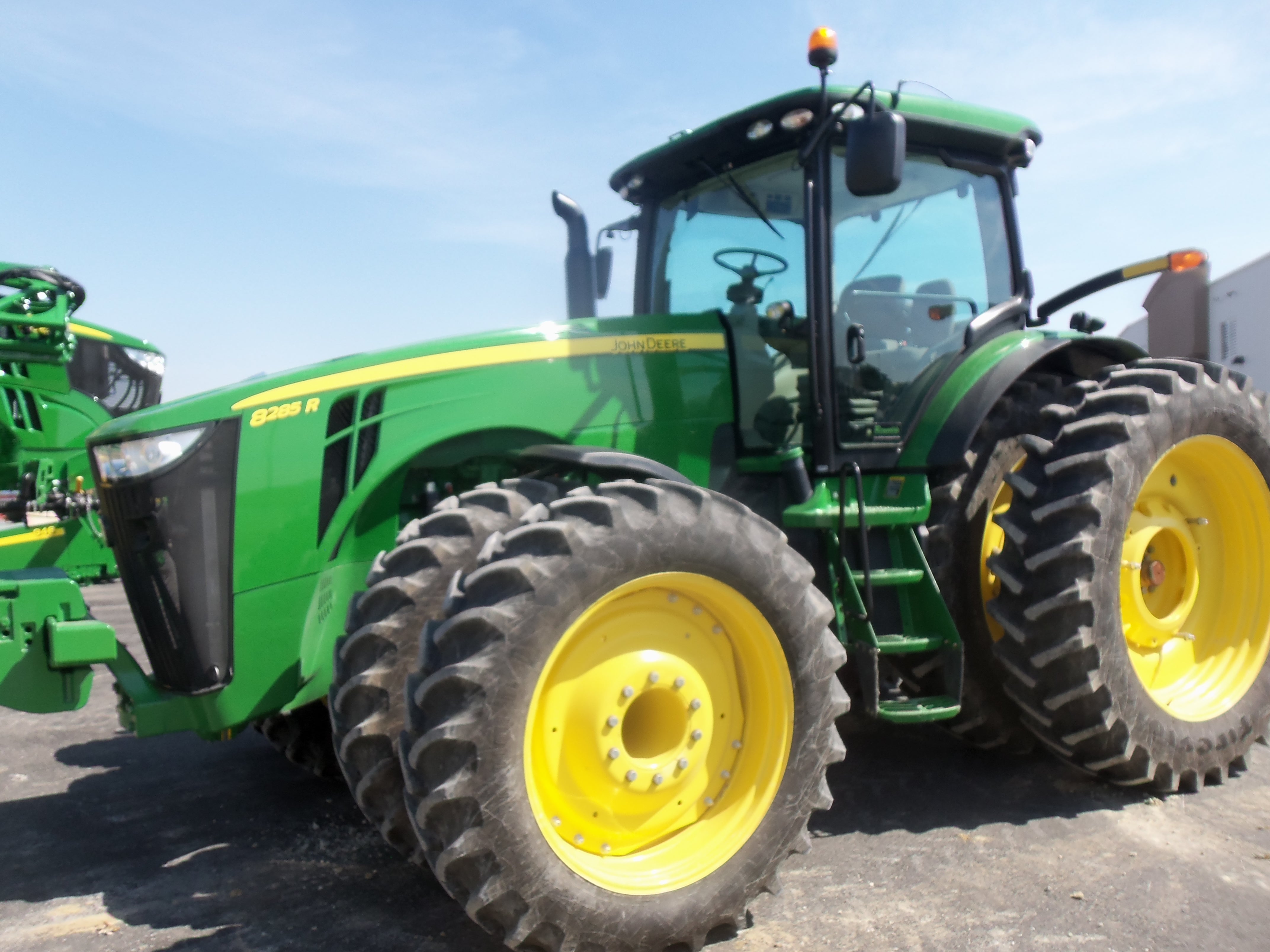 John Deere 8285R row crop tractor. | John Deere equipment | Pinterest