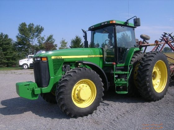 John Deere 8100 tractor at Auction