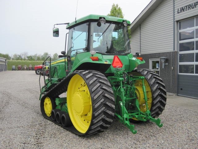 ... -hand machine John Deere 8320T Fine bælter og hjul Tractor - sold