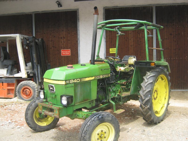 Tractor John Deere 840 - technikboerse.com