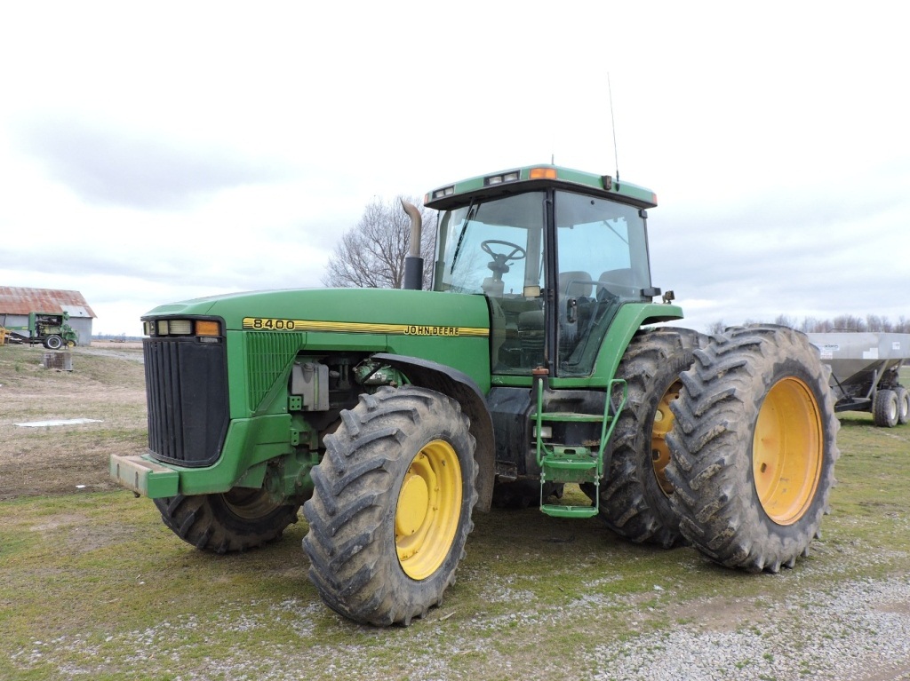 Lot # : 1 - 1995 John Deere 8400 Tractor