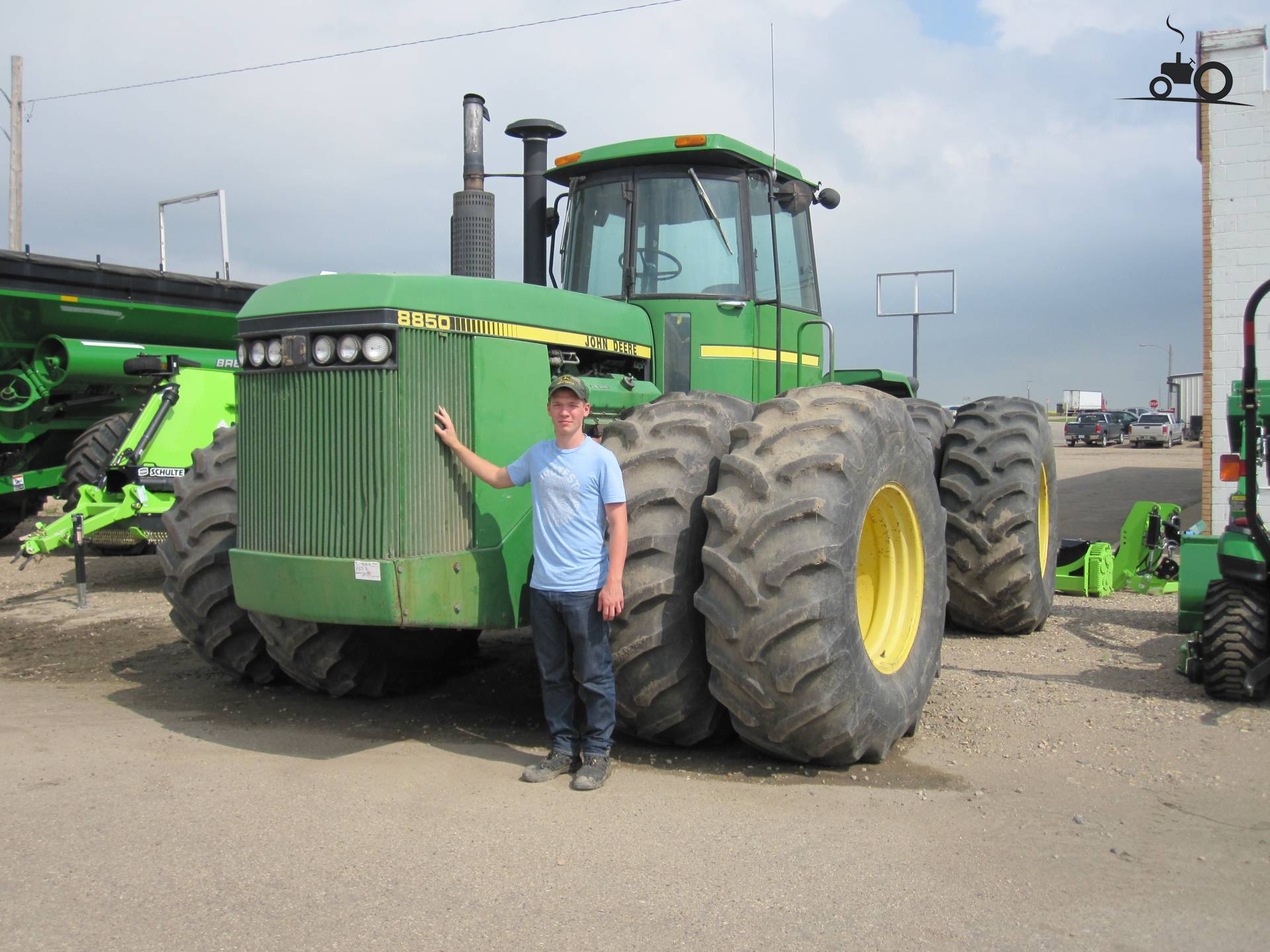 John Deere Tractors — John Deere 8850 - Posted By Dave Van Mierlo
