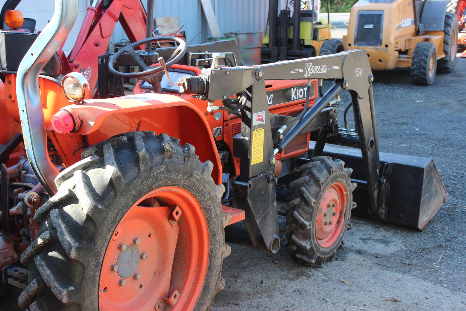 Kioti LB2204 Tractor & Loader & Backhoe