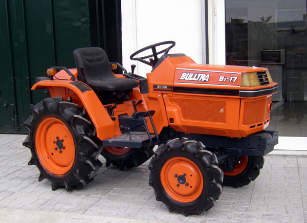 Tractor Kubota - Tractor KUBOTA BULLTRA B1-17 4WD