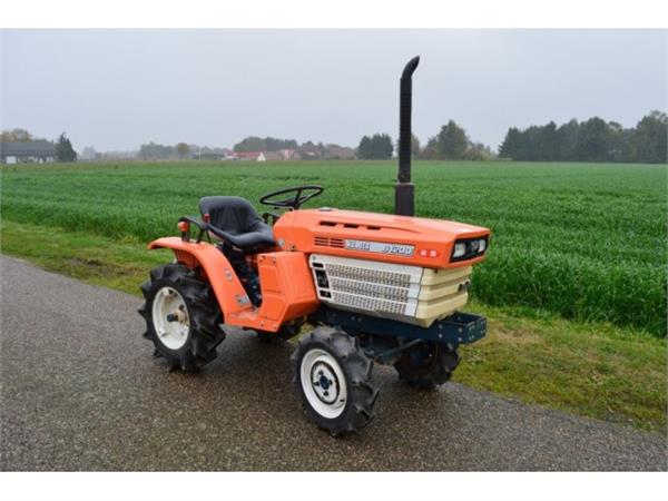 Kubota B1200 4x4 15 PK minitractor - Tractors - ID: A1E65D71 - Mascus ...