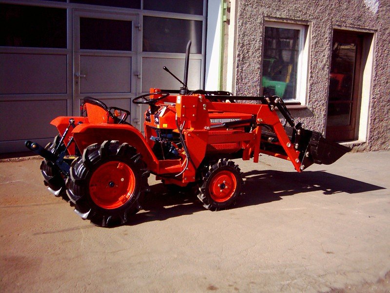 Kubota B1400 DT Tractor - technikboerse.com