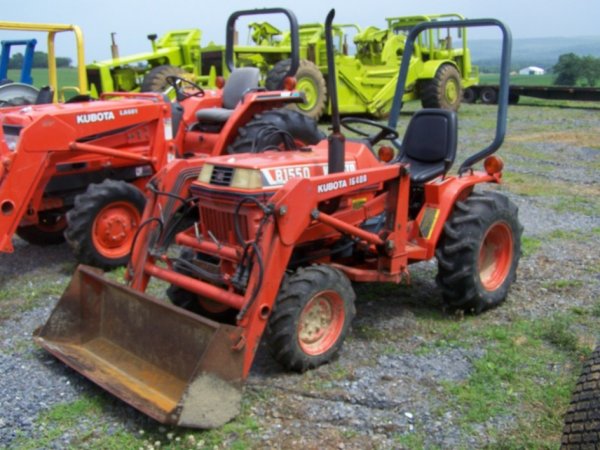 39: Kubota B1550 4x4 Compact Tractor with Loader : Lot 39