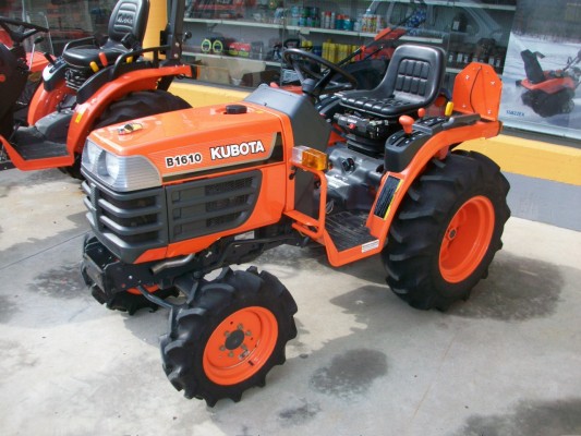 Kubota B1610 Con Caricatore Frontale Trattorino Pictures to pin on ...