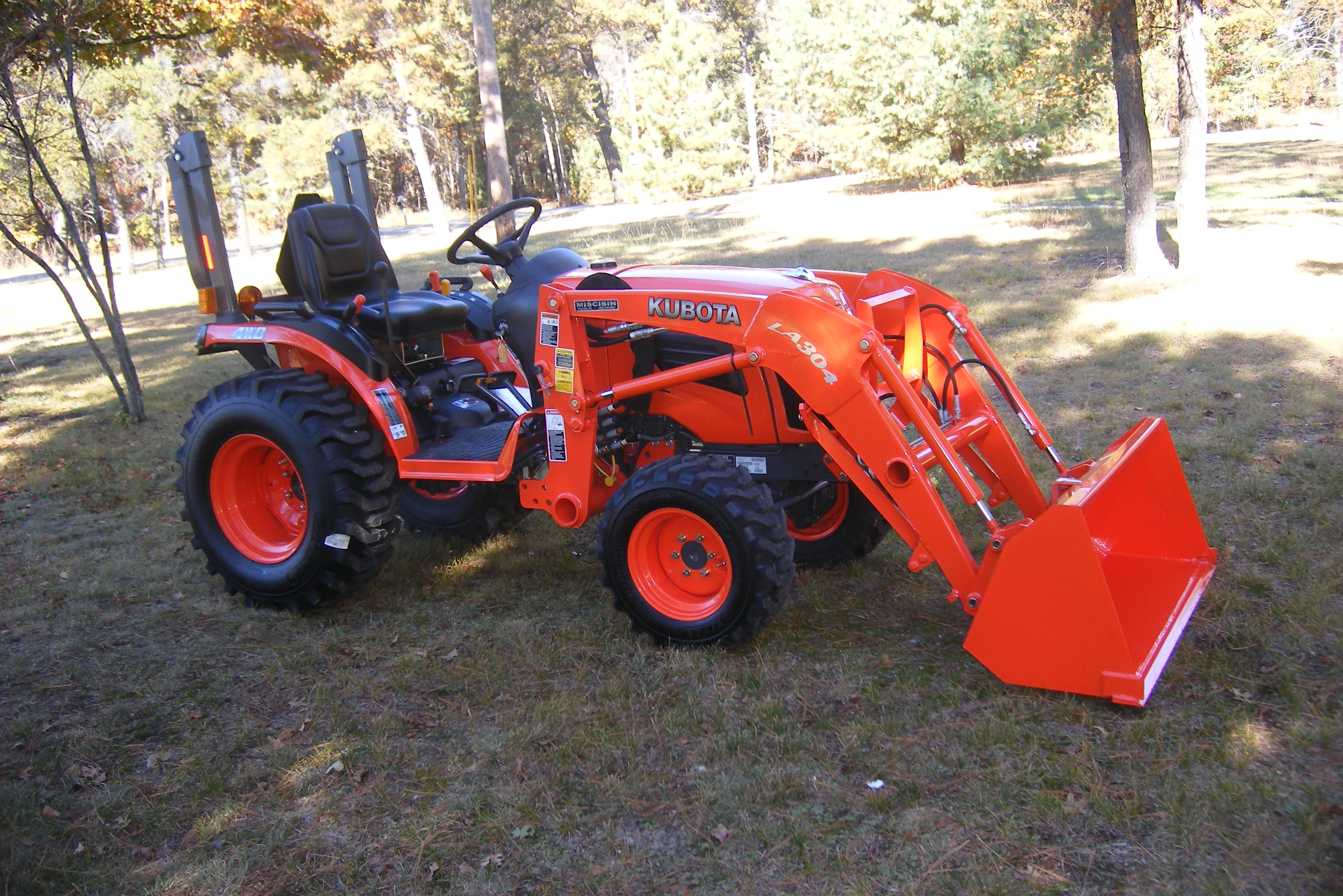 Kubota B2320: Specs, Price Backhoe Loader Mower and Review