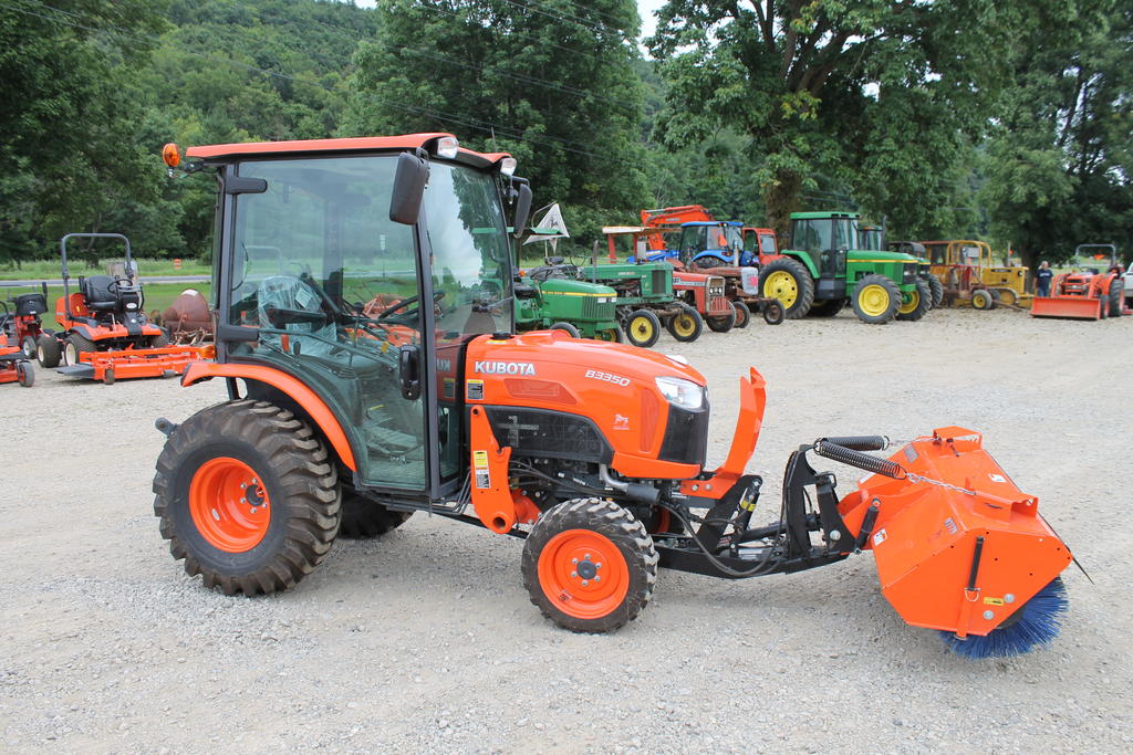 2013 Kubota B3350 Tractor w/Broom Attachment