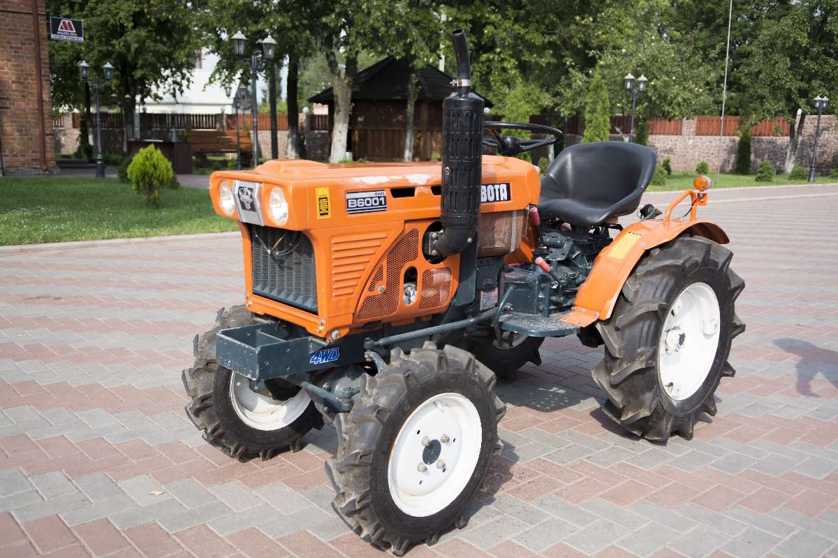 Kubota B6001 4WD - Tractors, Year of manufacture: 2000 - Mascus UK