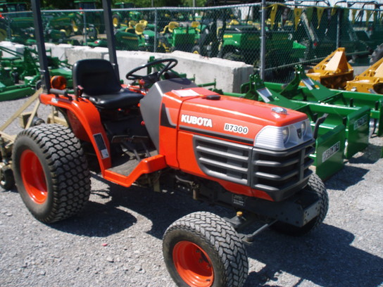 1998 Kubota B7300 HST Tractors - Compact (1-40hp.) - John Deere ...