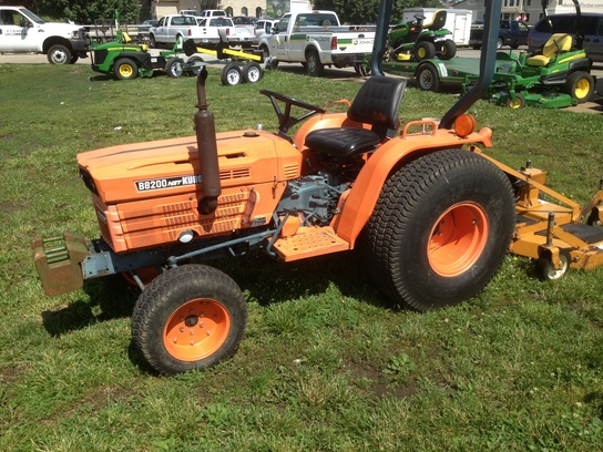Kubota B8200 Tractors - Compact (1-40hp.) - John Deere MachineFinder