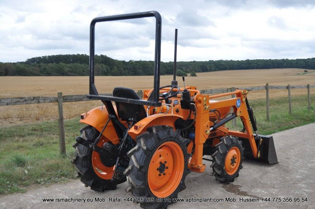 Kubota L1501 4WD TRACTOR with LOADER, Tractors