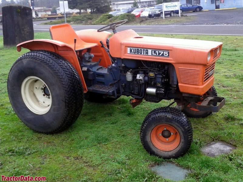 Kubota L175, front-right view. Photo courtesy of Watkins Tractor