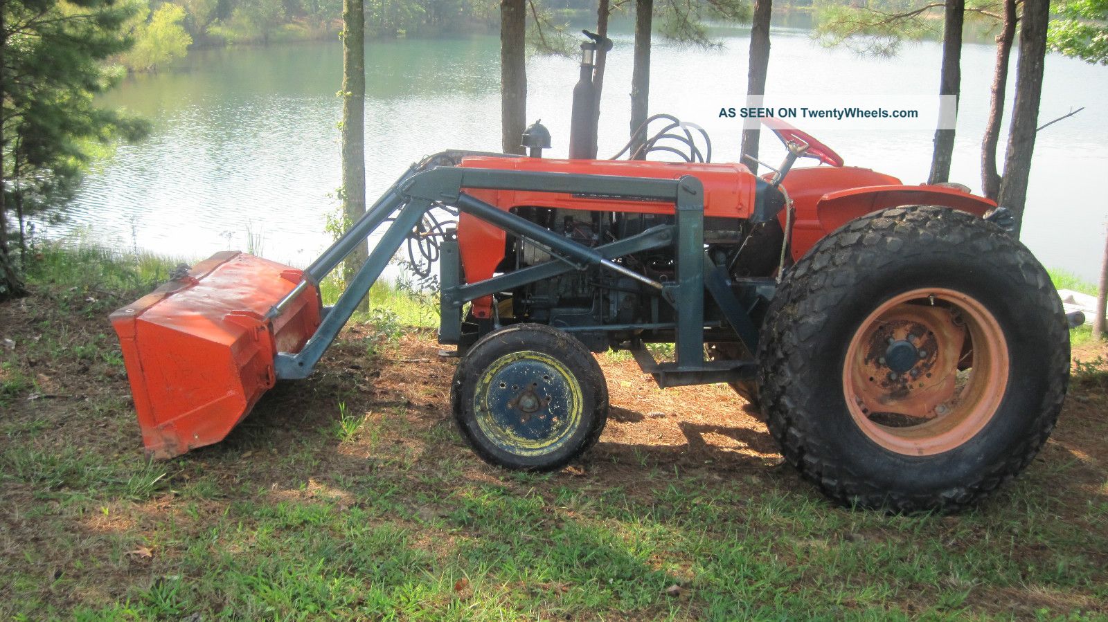 Kubota L210 Tractor With Front End Loader. Other photo