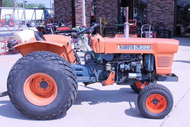 Kubota L225 2WD Tractor