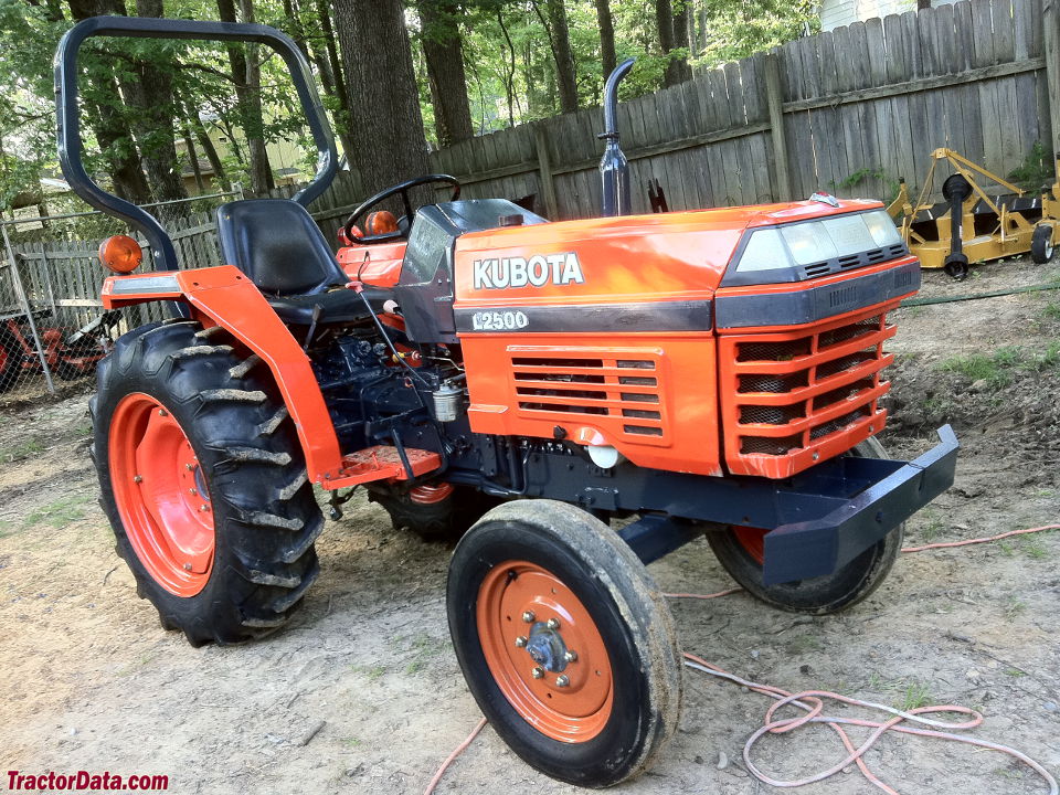 Kubota L2500 (2 images) Photos courtesy of Arlington Tractors