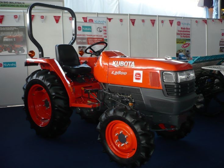 Kubota L2800 tractor