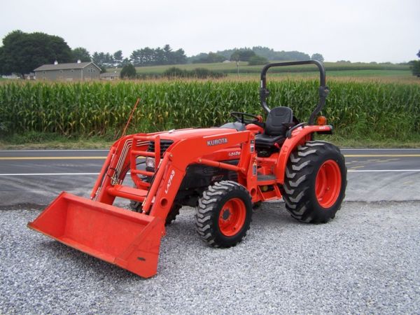 113: Kubota L3130 4x4 Compact Tractor with LA723 Loade : Lot 113