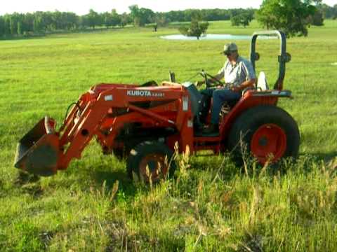 Kubota L3410 Tractor with LA481 Loader - YouTube