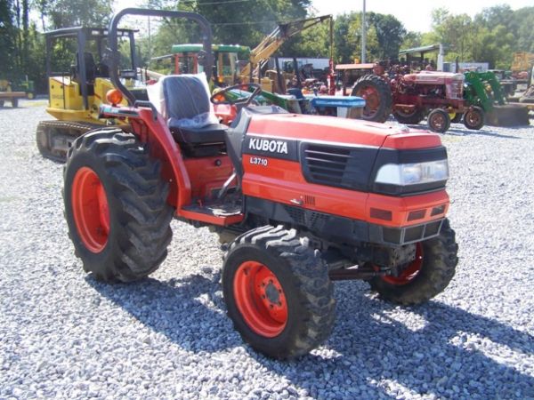223: Kubota L3710 4x4 Compact Tractor 1112 Hrs : Lot 223