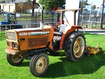 Kubota L405 2WD Tractor with Slasher
