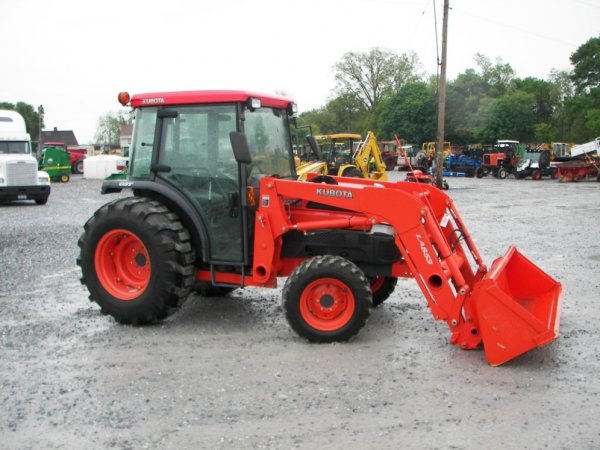 1155: Kubota L4630 4x4 Compact Tractor with Cab Loader