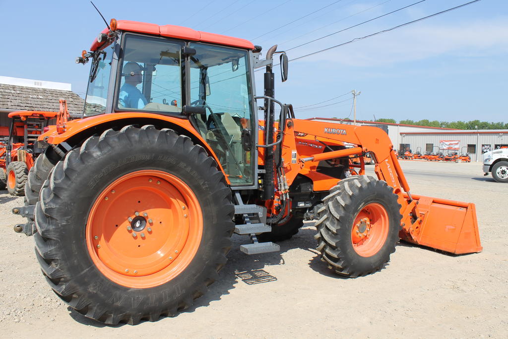 2011 Kubota M135X Tractor w/LA2253 Loader - Ricer Equipment, Inc.