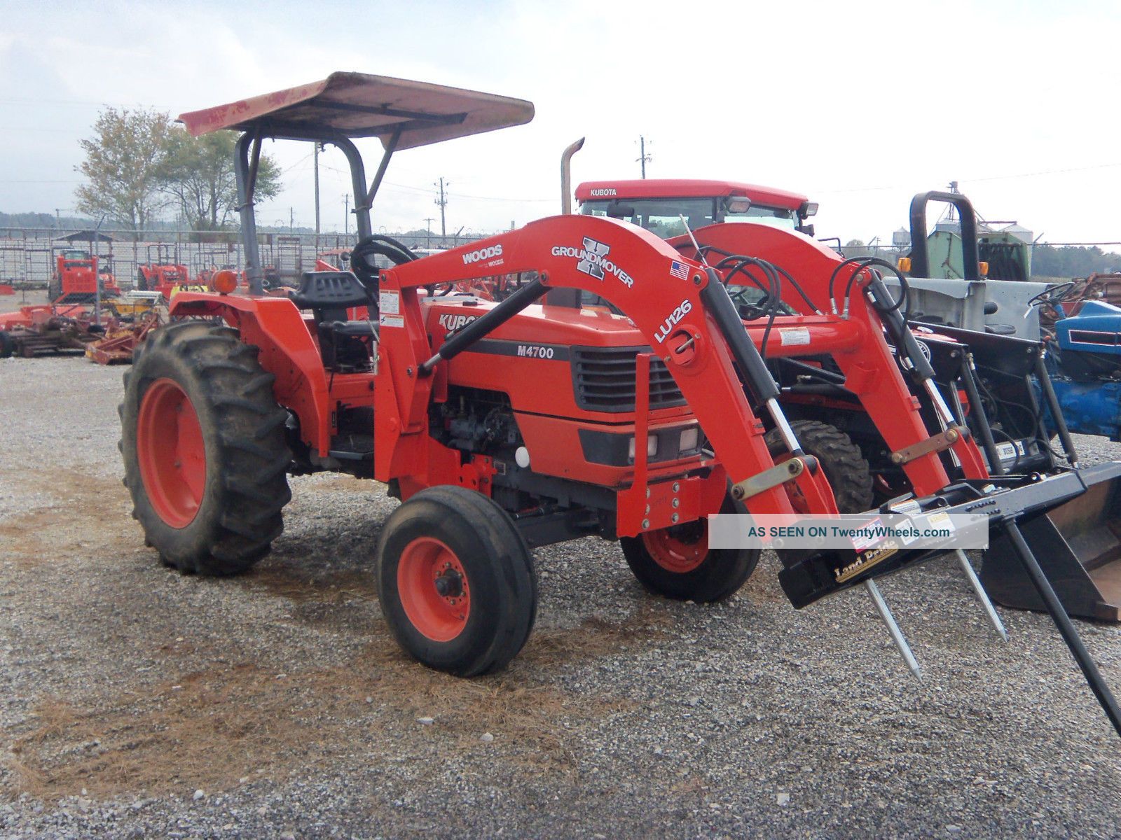 Kubota M4700 Tractor Tractors photo