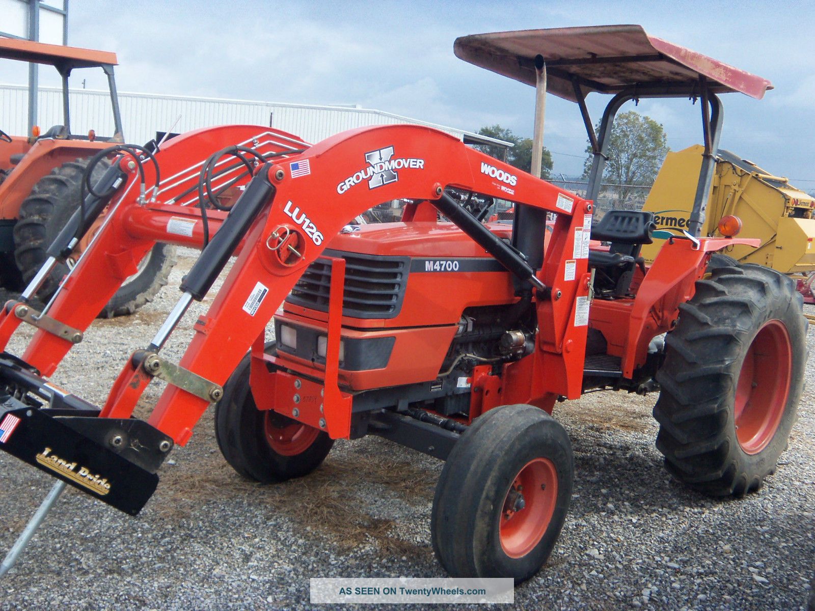 Kubota M4700 Tractor Tractors photo 2