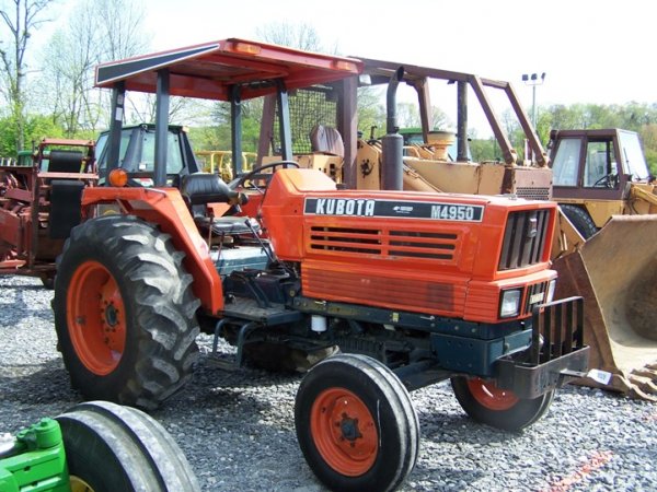 272: Kubota M4950 Farm Tractor, ROPS, 2 Remotes : Lot 272