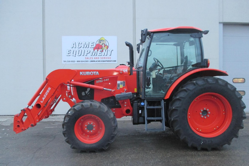 kubota-m6-131-and-m6-141-tractor-2255-front-loader
