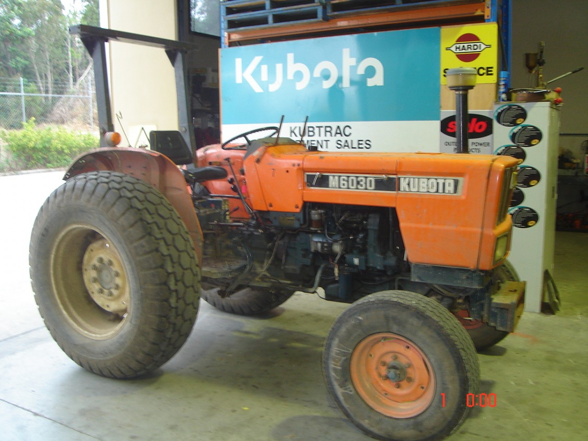 Kubota M6030 2wd tractor on turf tyres. Tractor showing 7650Hrs.