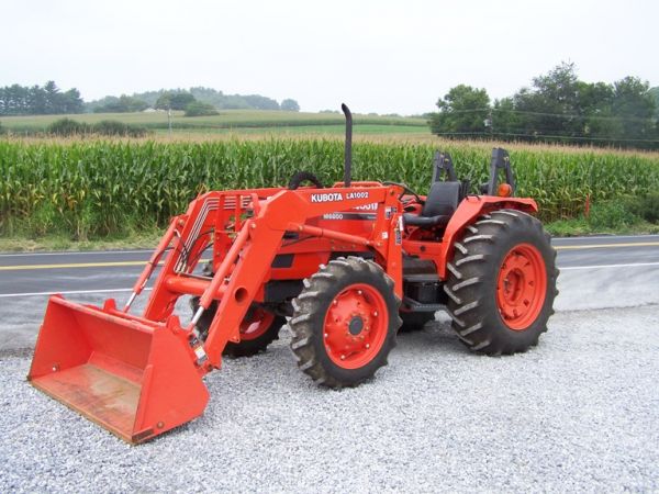 128: Kubota M6800 4x4 Tractor with LA1002 Loader 70