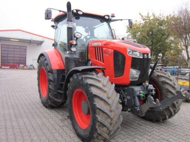 Kubota M7131 tractor