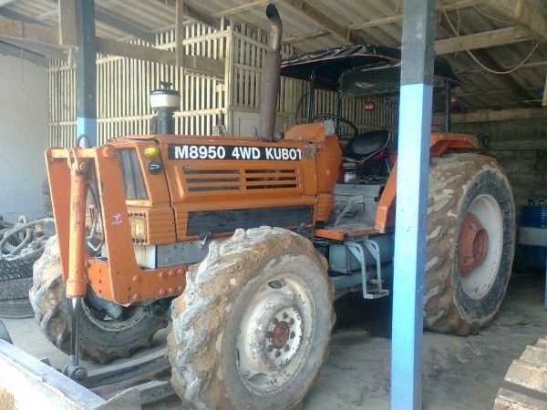 Kubota M8950 4WD, Tractors