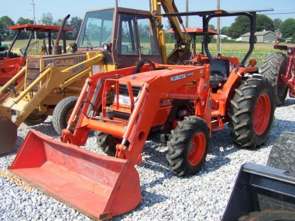 155:Kubota MX5000 4x4 Utility Tractor with Loader : Lot 155