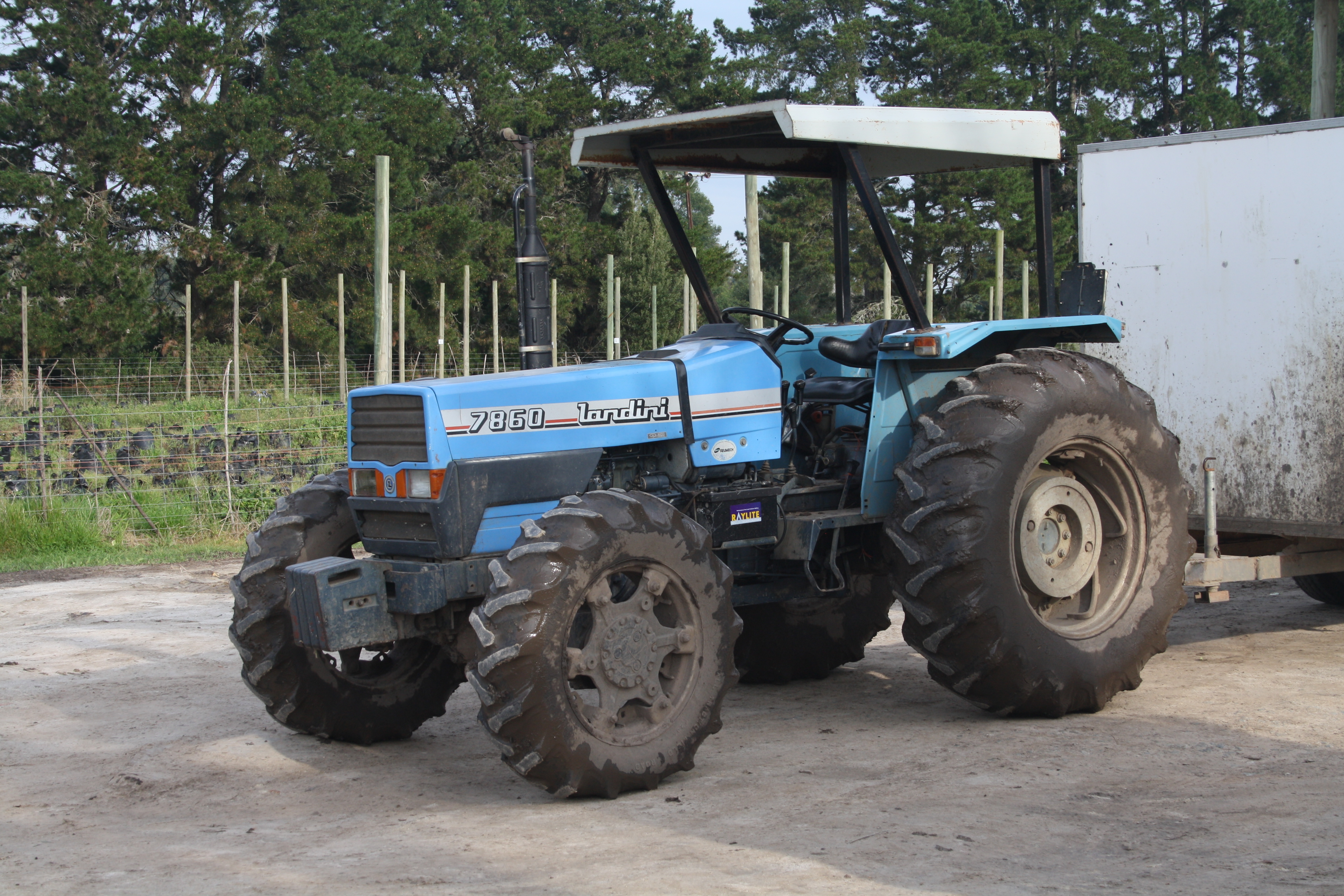 Description Landini 7860 tractor (14788087468).jpg