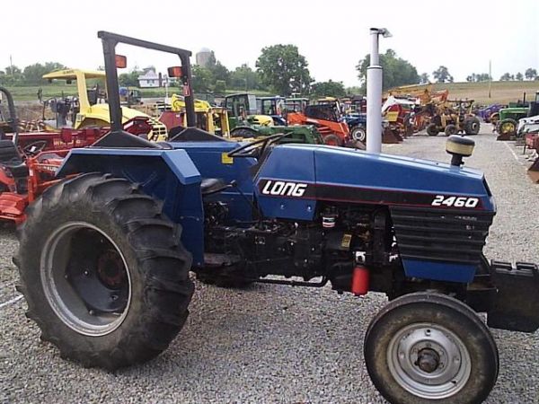100: LONG 2460 UTILITY FARM TRACTOR !!ONLY 1562 HRS!!!
