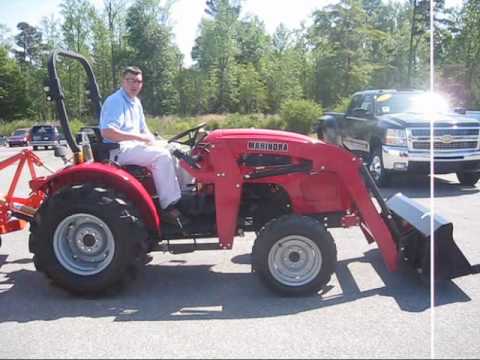 Mahindra 2525 Tractor with front loader