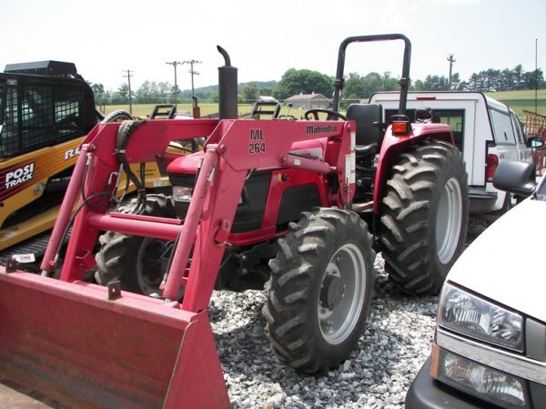 1470: Mahindra 6500 4x4 Tractor with Loader