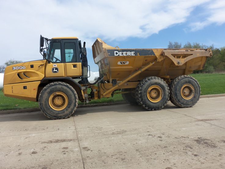 John Deere 300D adt length wise.THis is the 3rd JD articulated dump ...