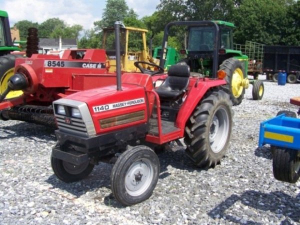 273: Very Nice Massey Ferguson 1140 Compact Tractor : Lot 273